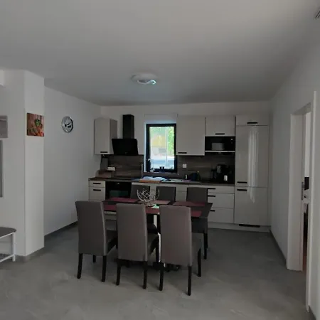 Happy Day 1,2,3,4 Apartment *