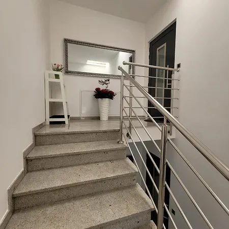 Happy Day 1,2,3,4 Apartment *